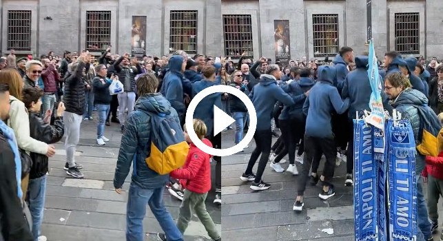 Muchachos cantata e ballata dagli argentini in via Toledo a Napoli: clip da brividi! | VIDEO