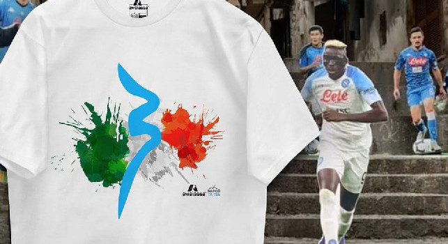 Il Vesuvio erutta il tricolore, la spettacolare t-shirt celebrativa Scudetto di Napoli Ta-Ttà e Sergio Pisani | FOTO