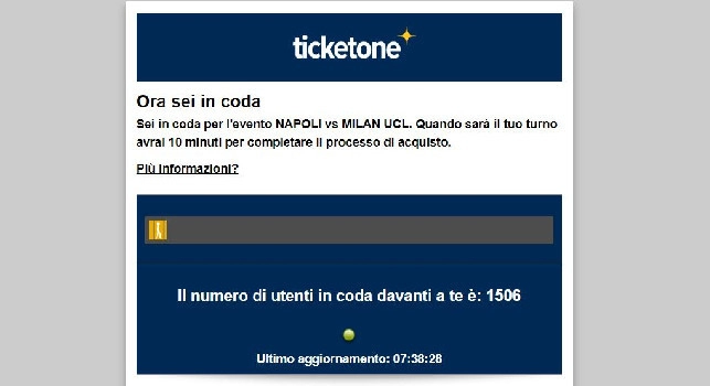 Febbre Champions, già 1500 persone in fila alle 7 del mattino per Napoli-Milan! | FOTO