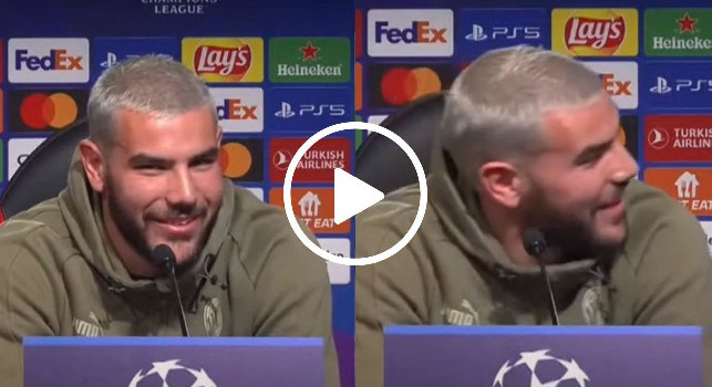 Ti sei fatto i capelli azzurri per il Napoli?. Siparietto con Theo Hernandez | VIDEO