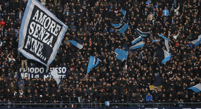 Maradona da brividi, Repubblica: coreografie in Curva e 10mila bandierine nei Distinti. Club contribuirà ai costi