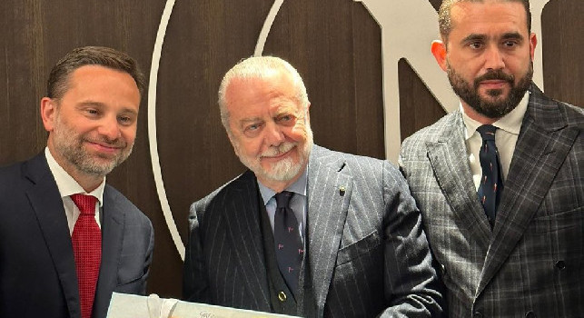 Ssc Napoli, scambio di doni col Milan nel pre match | FOTO
