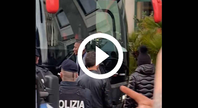VIDEO - Brutto episodio prima di Napoli-Milan, presunti ululati all'indirizzo di Leao