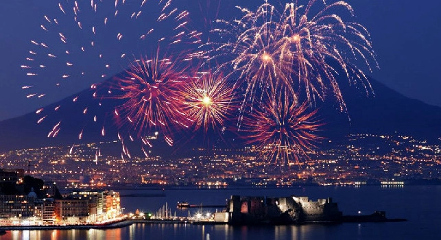 Il Napoli batte la Juventus e vede lo Scudetto: fuochi d'artificio in città al triplice fischio