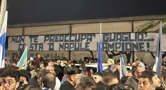 Risposta Ultras azzurri ai milanisti: Nun te preoccupà guagliò... ce sta 'o Napoli campione | VIDEO