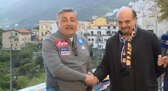 Tifosi Napoli Salernitana stretta di mano