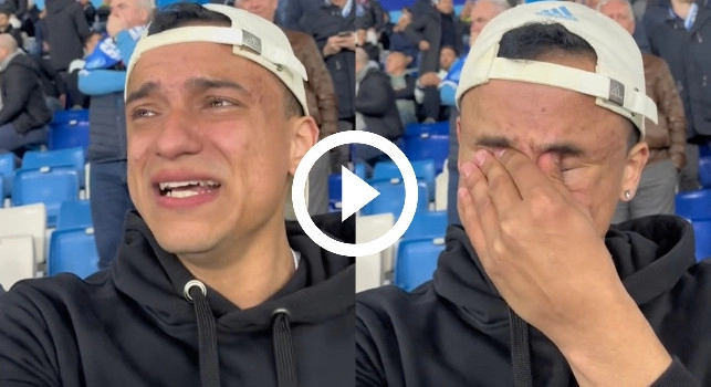 Canta La mano de Dios allo stadio Maradona, non resiste e scoppia in lacrime! | VIDEO