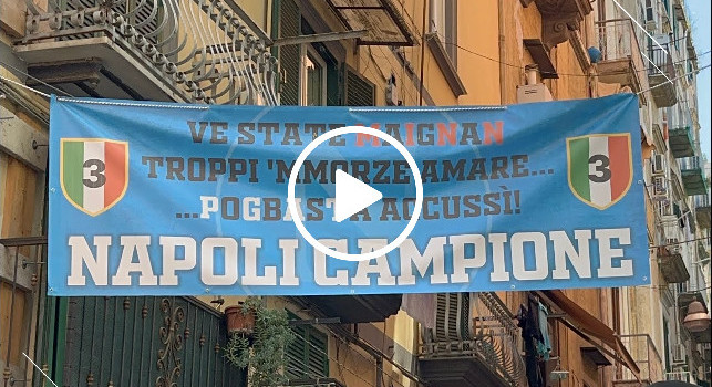 Scudetto Napoli, striscione fantastico per i Milanisti e Juventini alla Pignasecca | VIDEO CN24