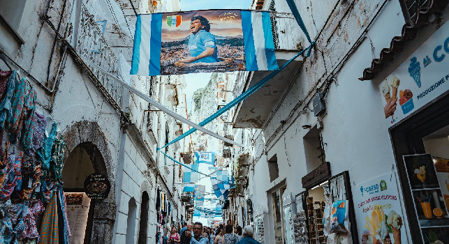 Scudetto Napoli, maxi festa anche ad Amalfi: città tutta azzurra! | FOTOGALLERY CN24