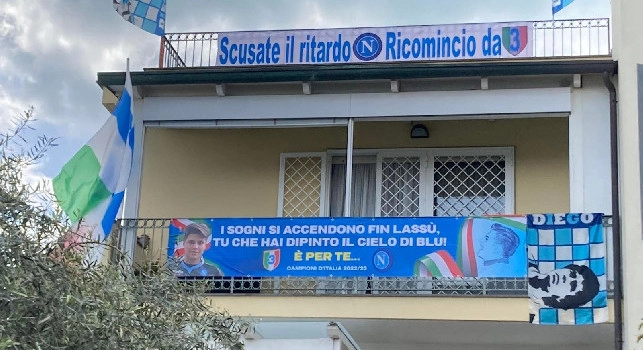 In memoria di Luigi, splendidi striscioni e bandiere: Sognava il Napoli campione | FOTO CN24