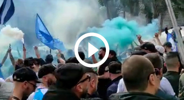 Napoli campione, pazzesco a Piazza Dante: le immagini sono davvero da brividi | VIDEO