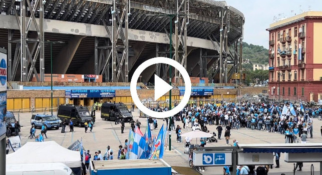Napoli-Salernitana, le immagini dall'alto del Maradona: c'è un mare azzurro! | VIDEO CN24