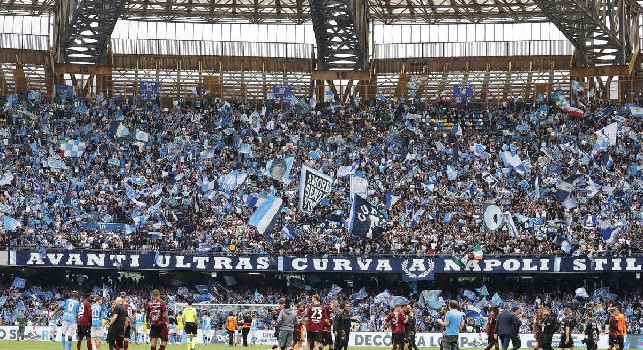 Clamoroso al Maradona, la reazione dei tifosi al risultato di Inter-Lazio | VIDEO