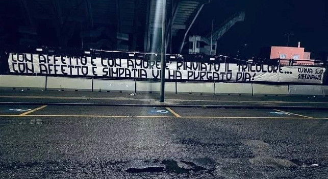 Striscione Ultras Salernitana: Con affetto e con amore, rinviato il tricolore! Con affetto e simpatia, vi ha purgato Dia | FOTO