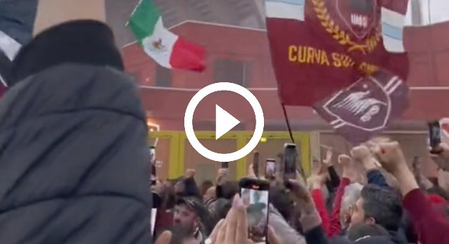 A Salerno continuano i festeggiamenti per il pareggio al Maradona: coro vergognoso dei tifosi granata contro napoletani | VIDEO