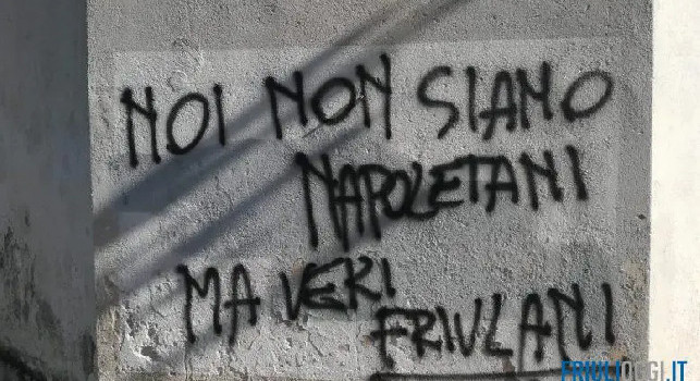 Scritte anti Napoli a Udine - Foto Friuli Oggi