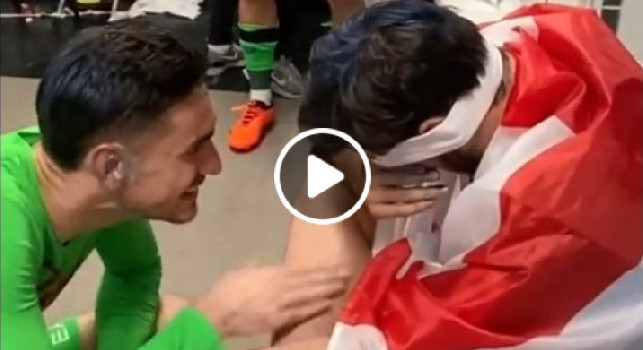 Napoli campione d'Italia, Kvaratskhelia piange come un bambino: che scena emozionante! | VIDEO
