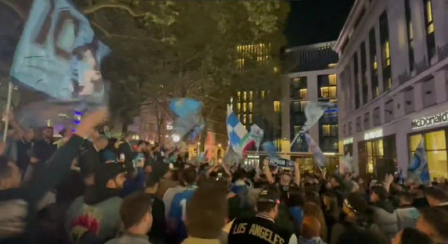 Londra si tinge d'azzurro, tifosi napoletani in festa per lo scudetto! | VIDEO