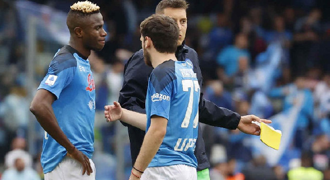 Tecca: Osimhen ha sposato la causa Napoli, giocatori indispettiti per il cambio