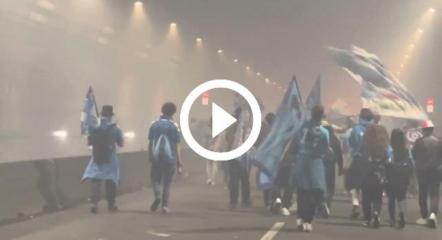 Scudetto Napoli, tifosi scatenati sotto la galleria di Mergellina | VIDEO CN24