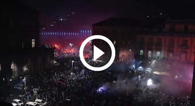 Piazza Trieste e Trento esplode di gioia al fischio finale: è Scudetto! | VIDEO CN24
