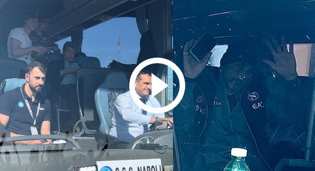 L'aereo del Napoli &egrave; atterrato a Grazzanise! Accoglienza da eroi all'uscita dall'aeroporto | VIDEO