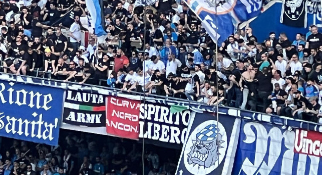 Festa Scudetto Napoli, in Curva A presenti anche ultras di Catania e Ancona | FOTO