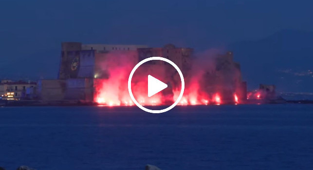 Napoli, spettacolo sul Lungomare: Castel dell'Ovo in fiamme per lo scudetto! VIDEO