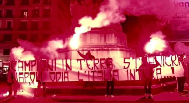 Striscione Ultras a Piazza Garibaldi: Campioni in terra straniera, Napoli odia l'Italia intera | FOTO