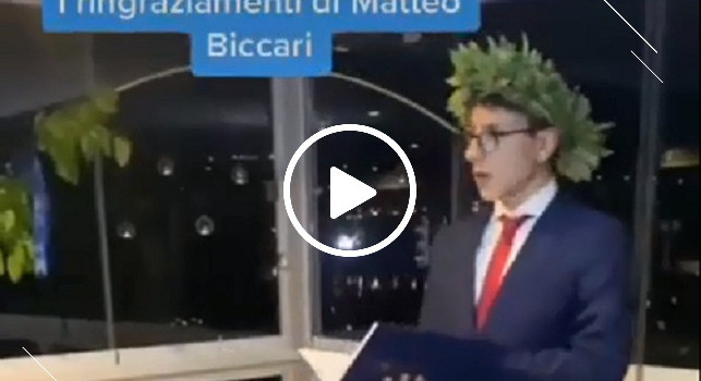 Matteo dedica la sua laurea alla rosa del Napoli, ringraziamenti bellissimi a fine tesi | VIDEO