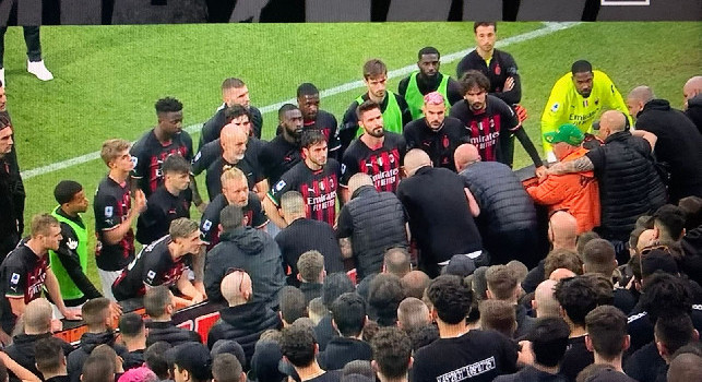 Spezia-Milan 2-0, ultras rossoneri chiedono spiegazioni ai giocatori a fine gara | FOTO