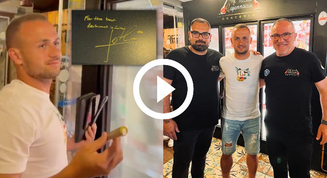 Relax a Ischia per Lobotka, firma un autografo con 'dedica' su un frigorifero! | VIDEO