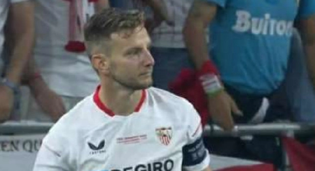 Il Siviglia vince l'EL: tra gli spalti spunta un tifoso del Napoli