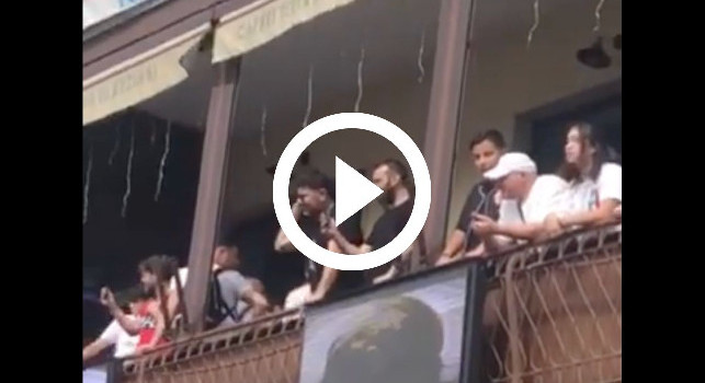 Festa scudetto Napoli-Samp, anche Sosa festeggia: il Pampa spunta su un balcone | VIDEO CN24
