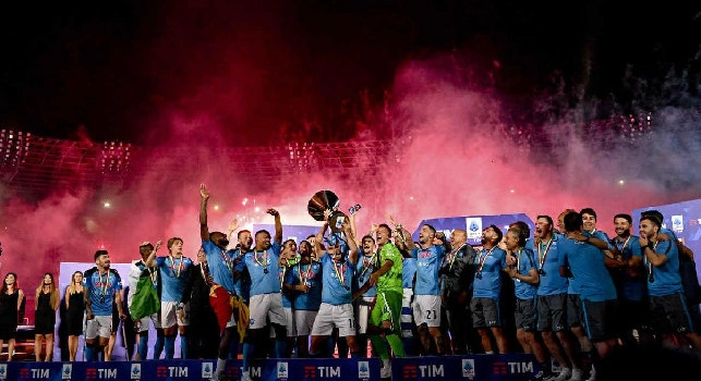 Napoli Campione: &egrave; festa grande a Scampia | VIDEO
