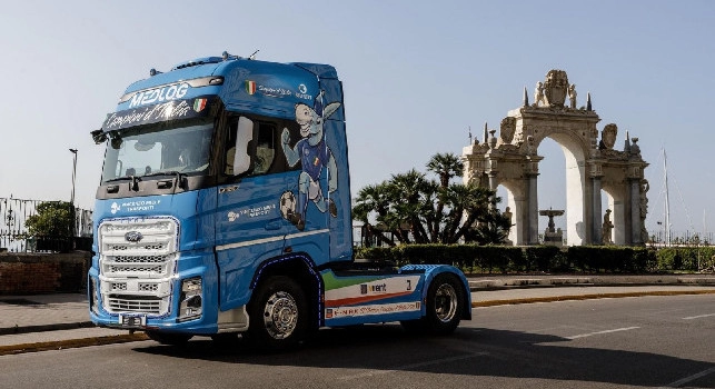 Scudetto Napoli - Camion Ford F-Max celebrativo per la vittoria del tricolore | VIDEO