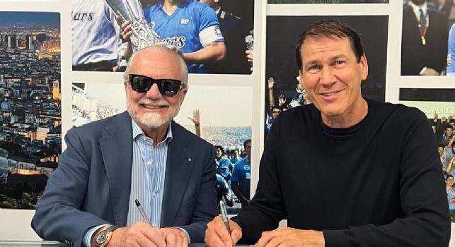 De Laurentiis e Rudi Garcia, ecco il momento della firma del contratto | FOTO