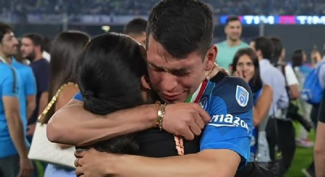 Lozano saluta: Grazie Napoli per l'amore e l'affetto, avventura incredibile! Ti porterò nel cuore | FOTO