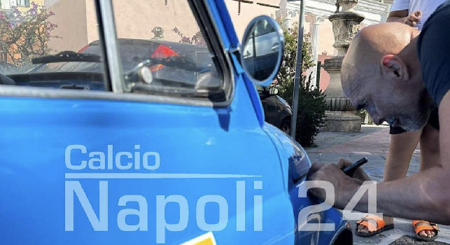 Spalletti a Ischia autografa Celestina, la 500 azzurra firmata da tutta la squadra | FOTO