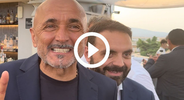 Spalletti a Pompei, entusiasmo dilagante tra i presenti: mister travolto dall'affetto | VIDEO CN24