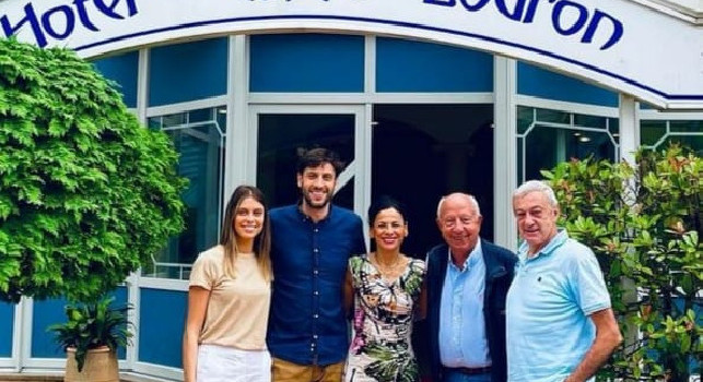 Il Trentino porta bene al Napoli, Ottavio Bianchi torna all'hotel del ritiro del primo scudetto con Maradona | FOTO