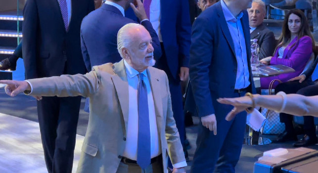 Presentazione nuova maglia Napoli, ecco l'arrivo del presidente ADL | VIDEO CN24