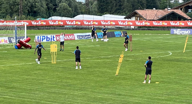 Napoli-Anaune, prima del match c'è l'allenamento per i nazionali! Esercitazione offensiva per gli azzurri, Gaetano in palestra | FOTO CN24