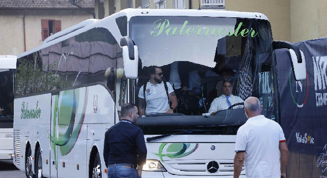 Dimaro Folgarida, il pullman del Napoli lascia il ritiro | VIDEO