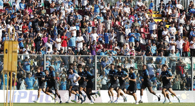 Chi non salta è juventino, lo stadio Patini si infuoca: coro dei tifosi del Napoli