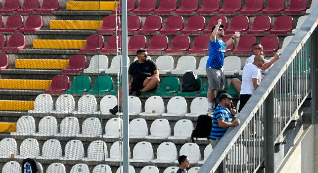 Napoli-Apollon, tifosi ciprioti nel settore ospiti per sostenere la squadra contro gli azzurri | FOTO CN24