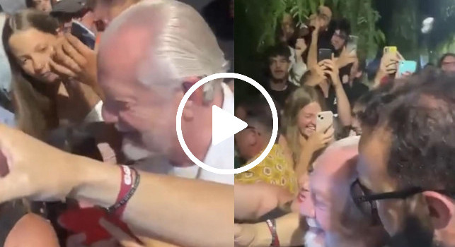 De Laurentiis a cena a Scario, bagno di folla coi tifosi: il presidente braccato per un selfie | VIDEO