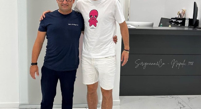Kvaratskhelia da Studio Sirignano: il georgiano &egrave; apparso tranquillo e sorridente | FOTO