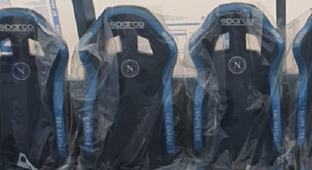 Novit&agrave; allo stadio Maradona, nuove panchine per il Napoli | FOTO