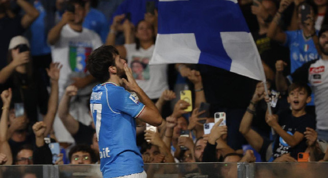 Kvaratskhelia ritrova il gol, un suo gesto racconta il disagio del georgiano